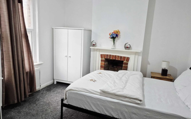 Room-private Room, Closer to Train Stati