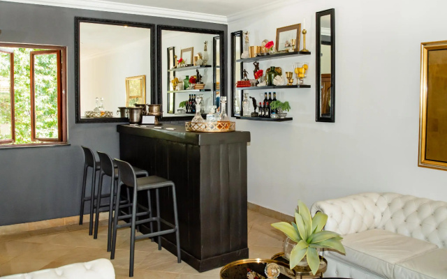 Inn & Out Plus Craighall