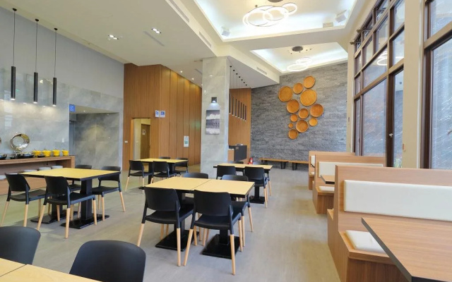 Ket Hotel