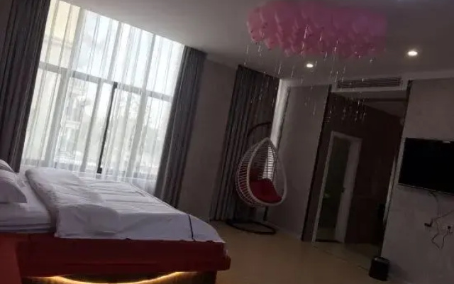 Tianyue Theme Hotel (Daozhou North Road Wanhe Century City)