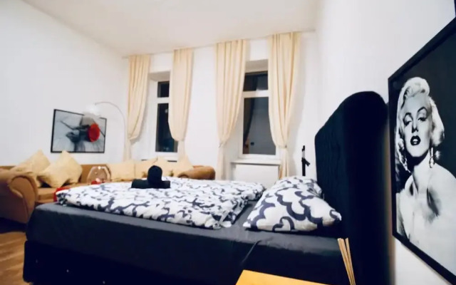 Cozy 2BR Apartment Near Augarten