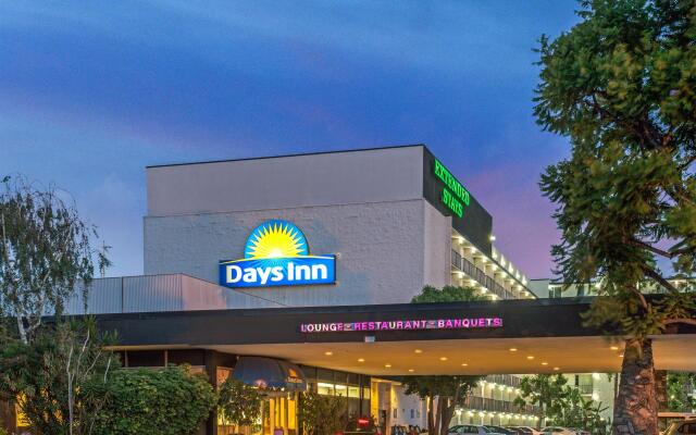 Days Inn by Wyndham Glendale Los Angeles 1