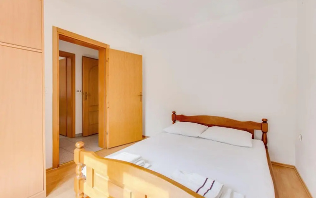 Beautiful Apartment in Marsici With Wifi and 1 Bedrooms