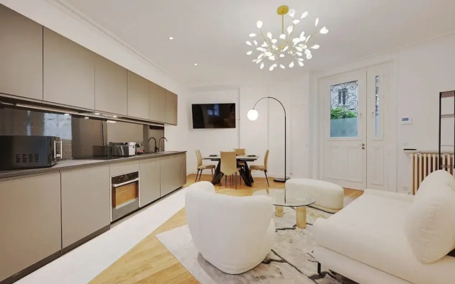 Superb Apartment With Terrace 2br/4p Trocadero