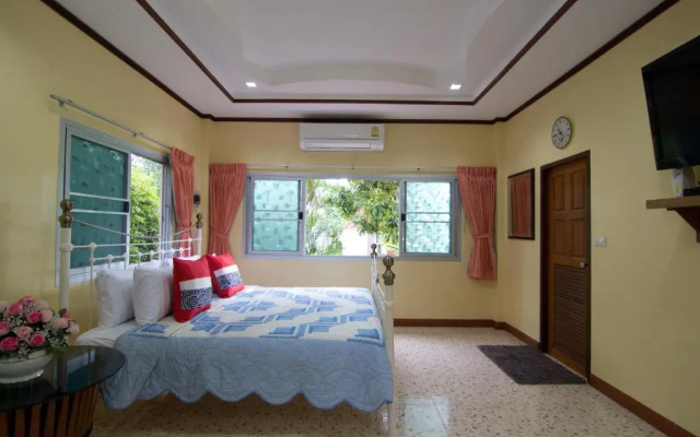 Bueng Bua Thong Resort