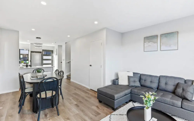 4BR Townhouse for Families Zodiak Stays