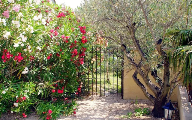 Villa With one Bedroom in Maussane-les-alpilles, With Pool Access, Fur