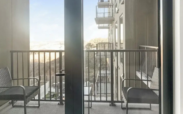 Landing Apartments near Charlotte Convention Center