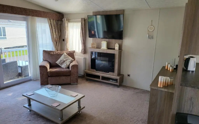 2br-sleeps6-fireplace-parking-patio-seaside