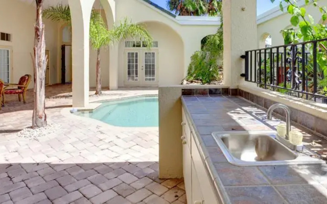 Royal Swan by Vacation Rental Pros