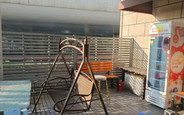 Liutao Inn (Shanghai Dabaishu Subway Station)