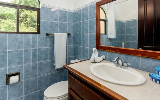 Top-Floor Condo w/ Sweeping Ocean, Mountain & Marina Views