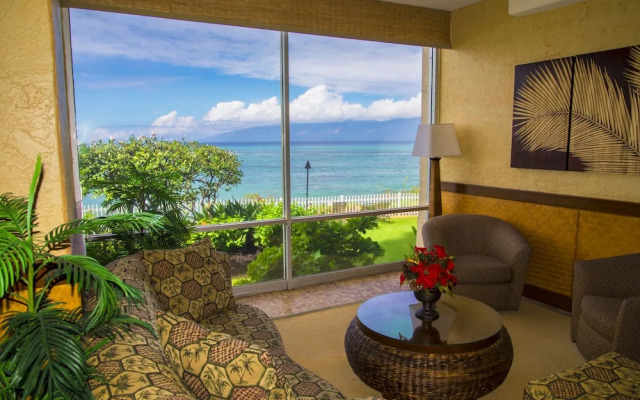 Royal Kahana 318 Studio Bedroom Condo by RedAwning