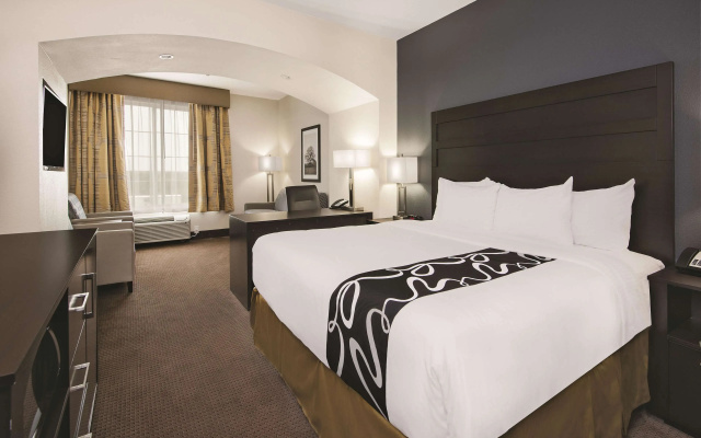 La Quinta Inn & Suites by Wyndham Karnes City - Kenedy
