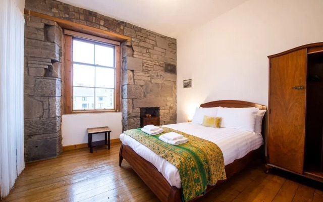 Lovely Central 1BR Flat in Prime Festival Location