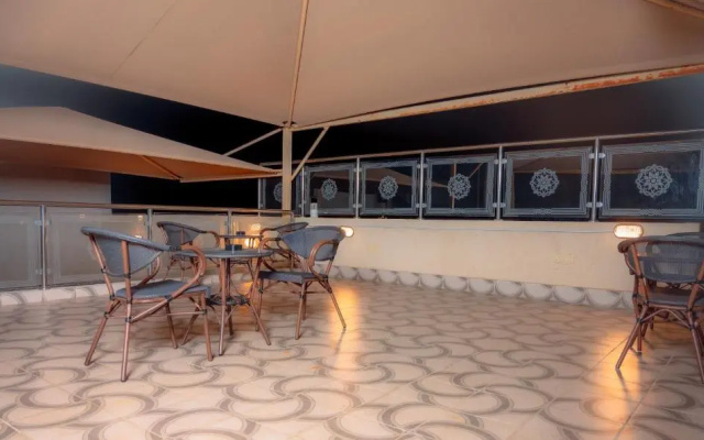 Отель Areen Hotel