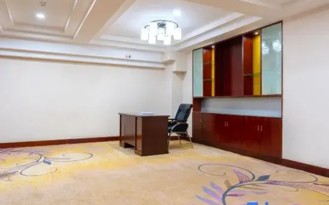 Yimenjun Township Hotel