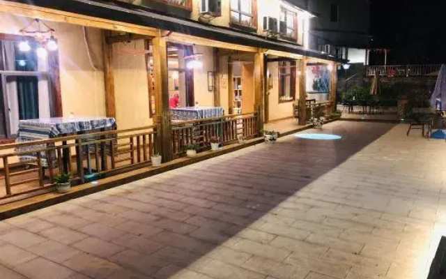 Hangzhou Panyuan Yunman red maple homestay