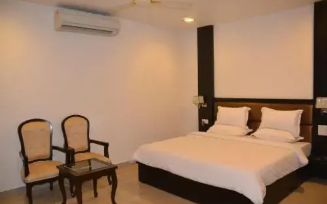 Hotel R R Inn