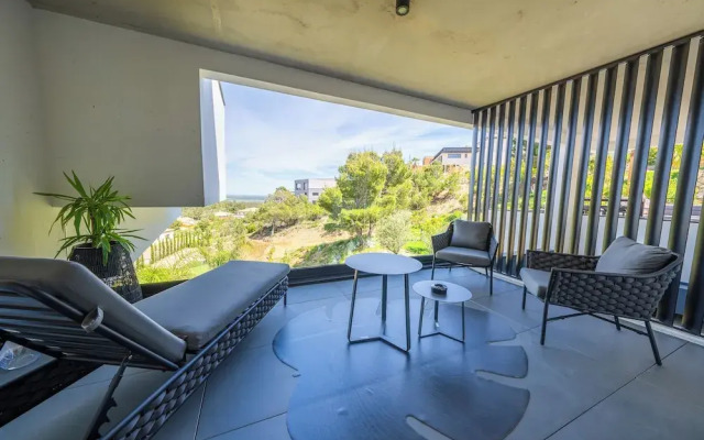 Suite 28