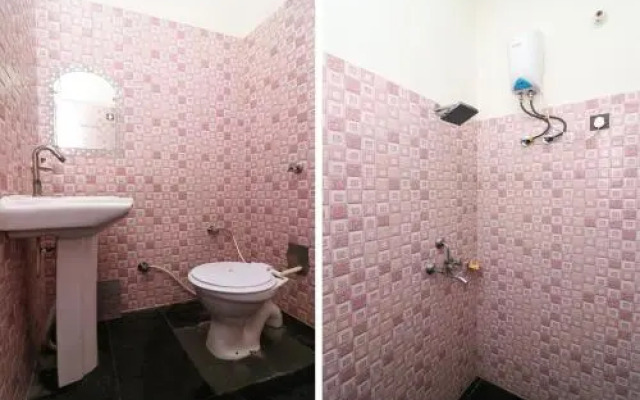 OYO 27763 Tr Hotel