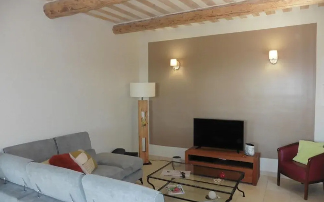 Pretty, Spacious Holiday Home With Private Pool