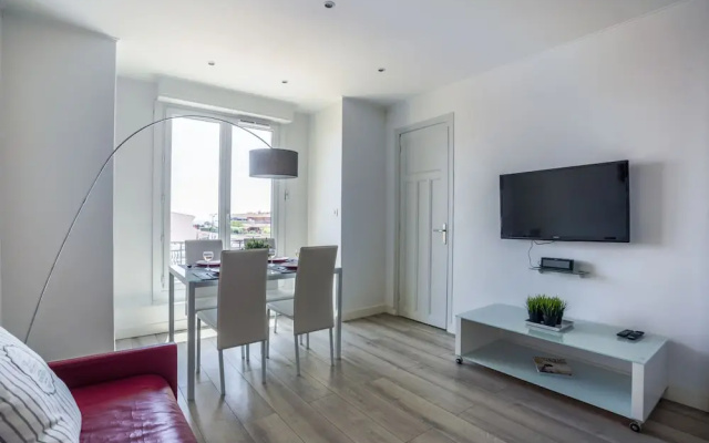 One BDRM large flat central A/C-Congress/Beaches by Weekome