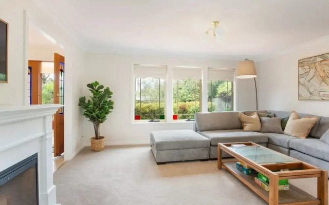 Stunning Katoomba Home With Lush Garden&playground