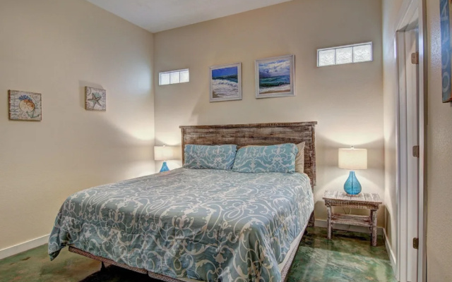 Family friendly Parrotdise Home in Pirates Bay by Redawning