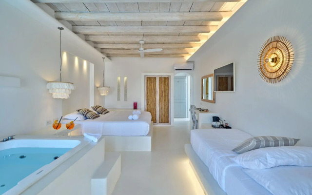 Zefi Hotel & Suites