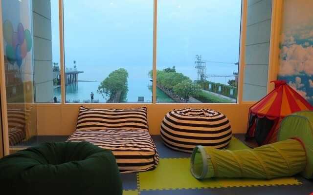 Reflection Jomtien Beach Condo by Dome 1