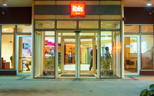 Отель Ibis Lagos Airport вид на фасад