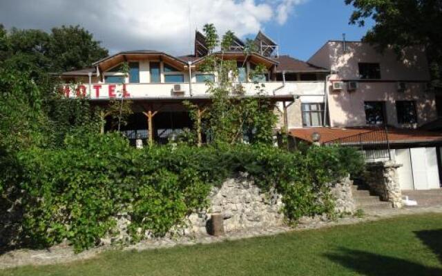 Отель Grivitsa Болгария, Плевен - отзывы, цены и фото номеров - забронировать отель Grivitsa онлайн вид на фасад