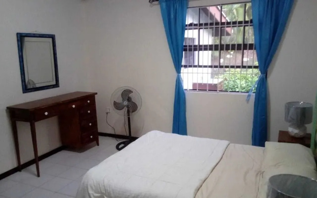Caye Manje Holiday Lodge