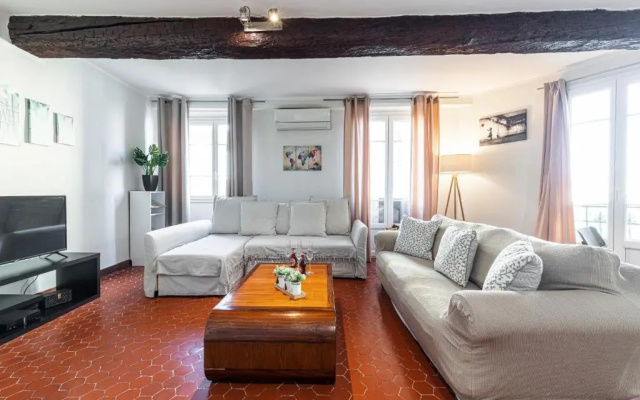 Large 3 Bdr Old Town - AC