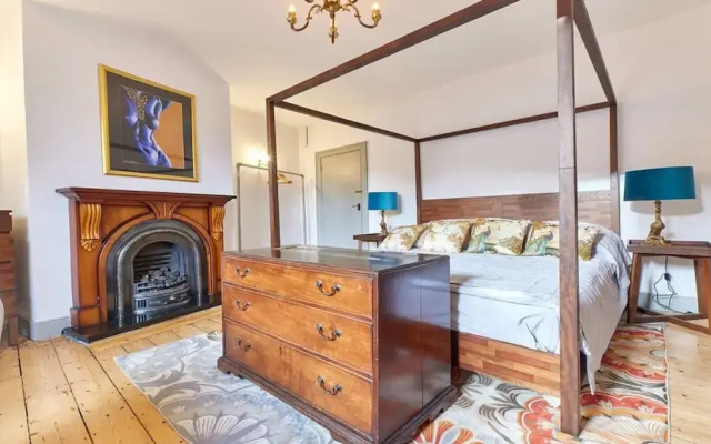 Host Stay Peacock House