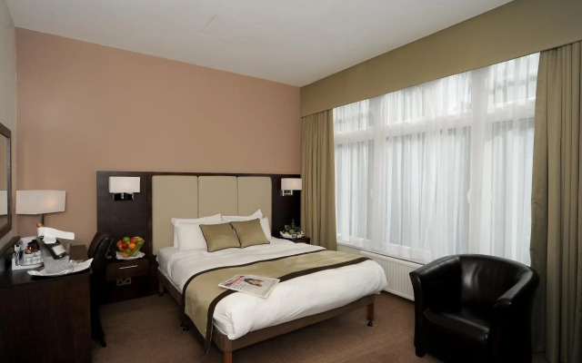 Raglan Hotel