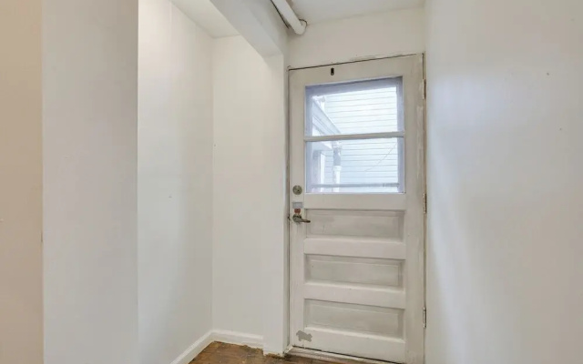 Berwyn Apartment Rental ~ 11 Mi to Chicago!