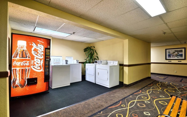 Katahdin Inn & Suites