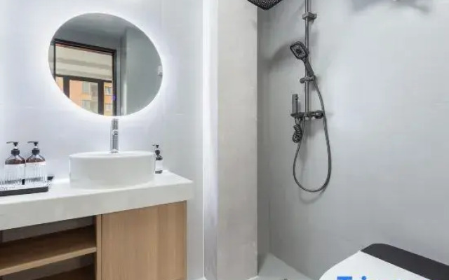 Qianxun E-sports Audio-Visual Hotel