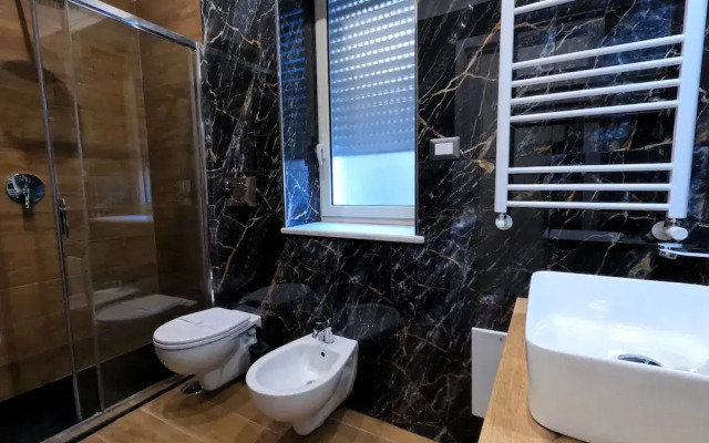 BlackWoody Contemporary Rooms - Napoli Centro Storico