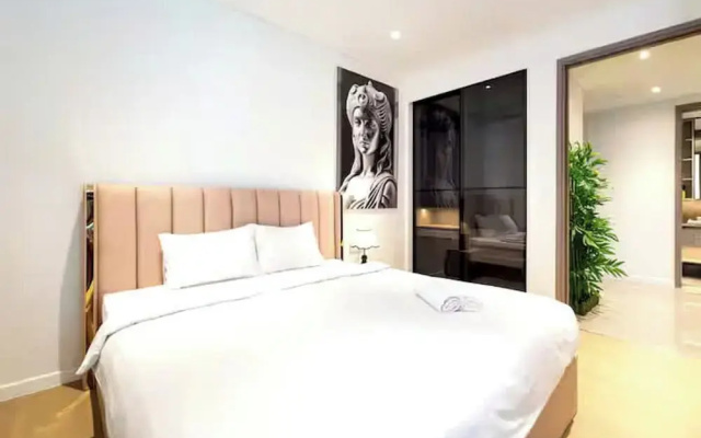 Vivian Boutique Opera Luxury Residence