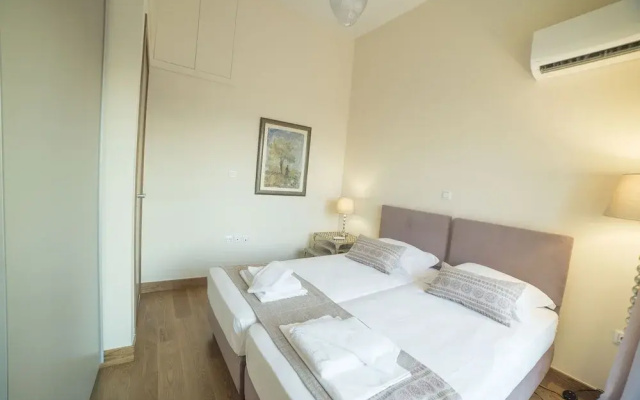Stunning 2 bedroom house with amazing view
