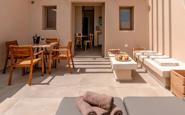 Santorini - Villa - Sleeps 5 - Pool - Parking