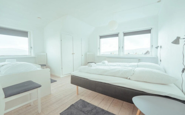 Sea View Apt / Central / Spacious / Free Parking