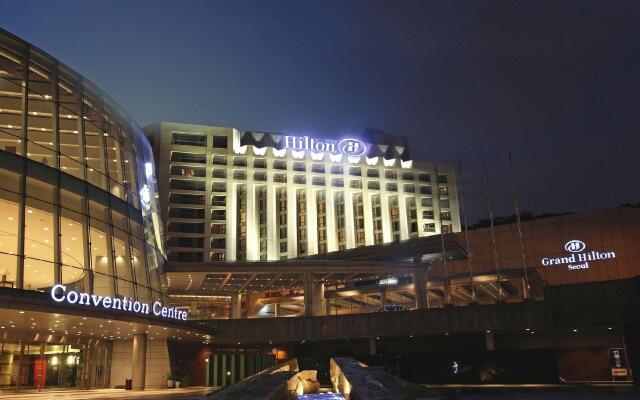 Отель Grand Hilton Seoul вид на фасад