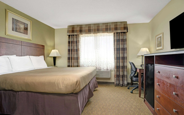 Super 8 by Wyndham Monticello