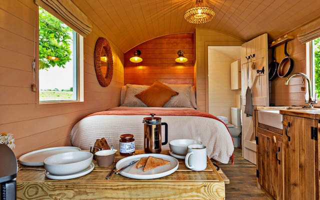 Shepherds Hut in Llyn With Snowdonia Views