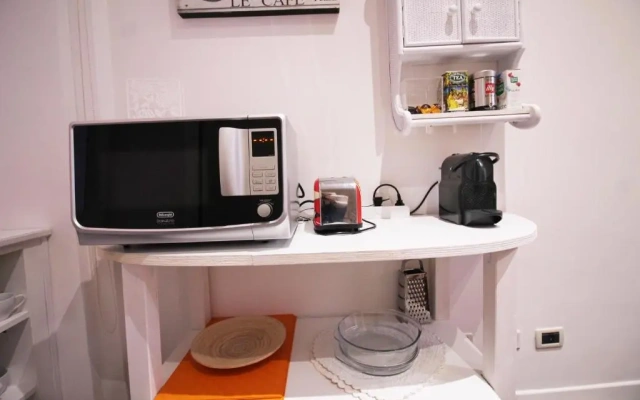 Spanish Steps Art Apartment