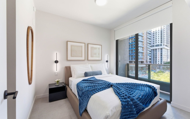 2BR + Den Downtown Miami for 5